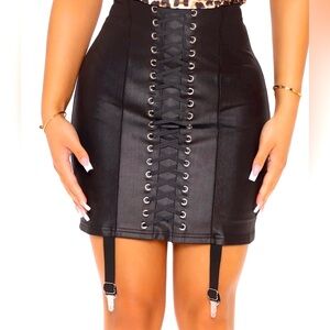 Lace up corset style skirt fashionnova xs-s new